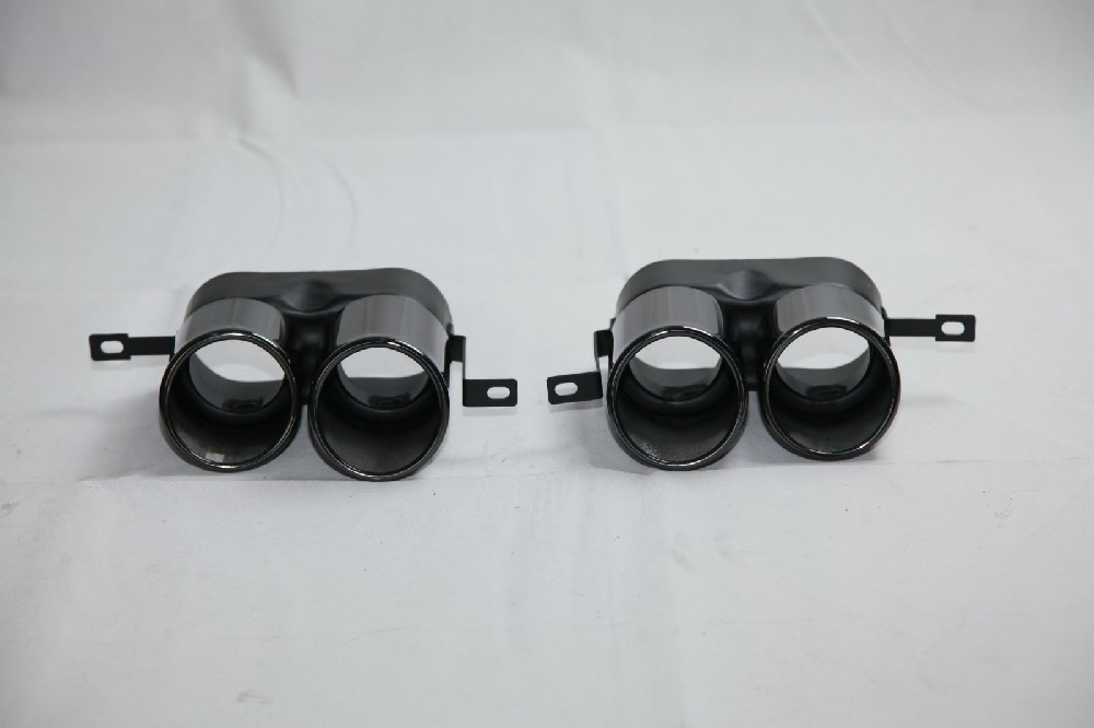 BMW G20 G28 M3 style black quad exhaust tips front view